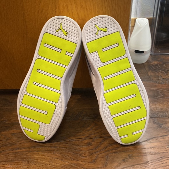 Like new Puma white sneakers!! Size 8.5 - Picture 5 of 6